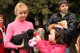 Деца и животни в старозагорския зоопарк бяха закичени с мартенички на весел пролетен празник_3