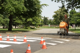 Община Стара Загора обезопасява движението на пешеходци по улиците в града_8