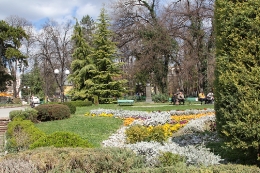 Пролетното зацветяване и коситбата на парковете в Стара Загора започнаха_1