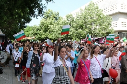 Сто бели гълъба и буквите от българската азбука полетяха в небето на Стара Загора_5