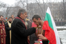 Старозагорци пяха националния химн заедно със смелчаците скочили за кръста в езерото_6